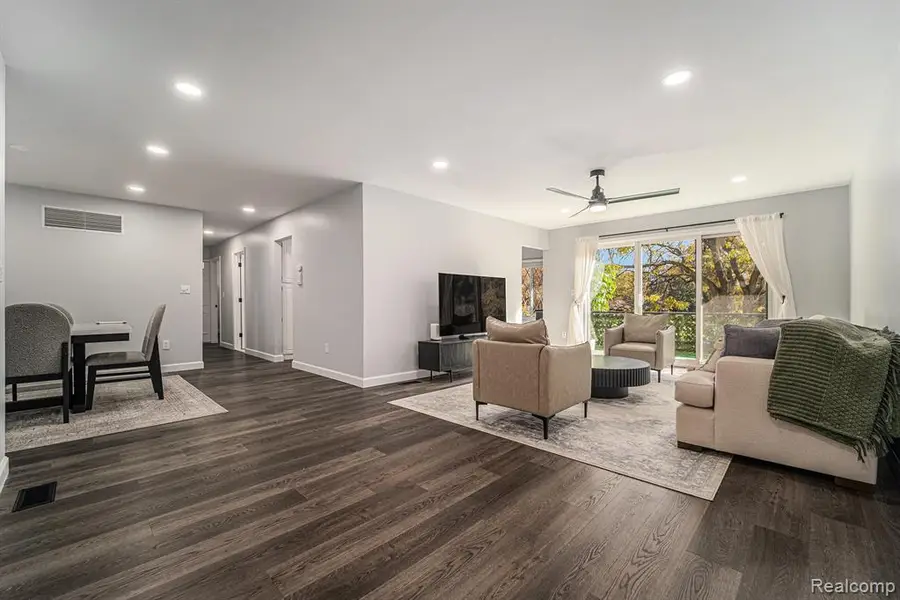 42160 Woodward, Bloomfield Hills, MI  - Image #3