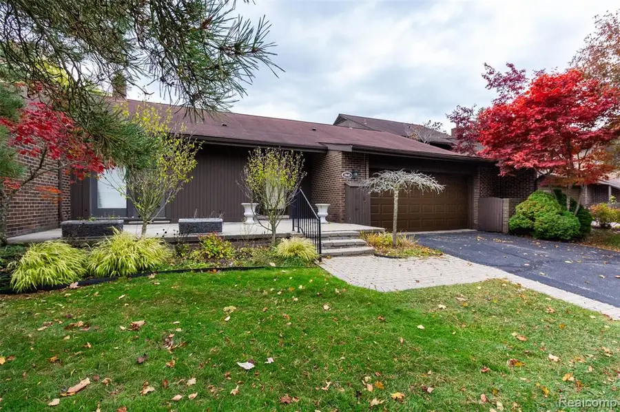 2045 Bordeaux, West Bloomfield, MI  - Image #2