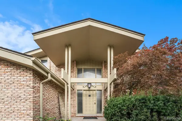 2189 Colony Club, West Bloomfield, MI 