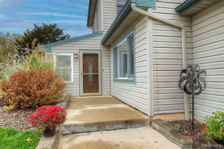 212 Hillcroft, Walled Lake, MI 48390 - #2