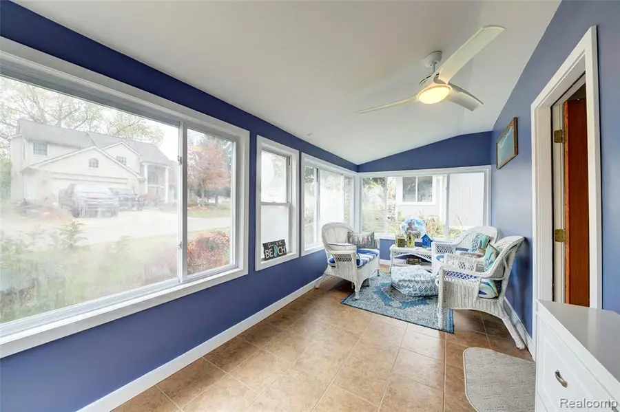 212 Hillcroft, Walled Lake, MI 48390 - #3