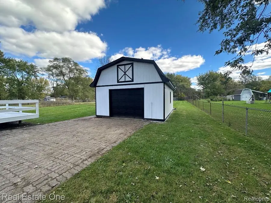 5481 Belsay, Grand Blanc, MI  - Image #2