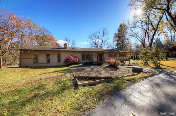 10641 Gamewood, South Lyon, MI 