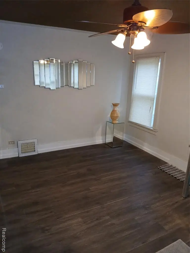 186 Mason, Norton Shores, MI  - Image #2