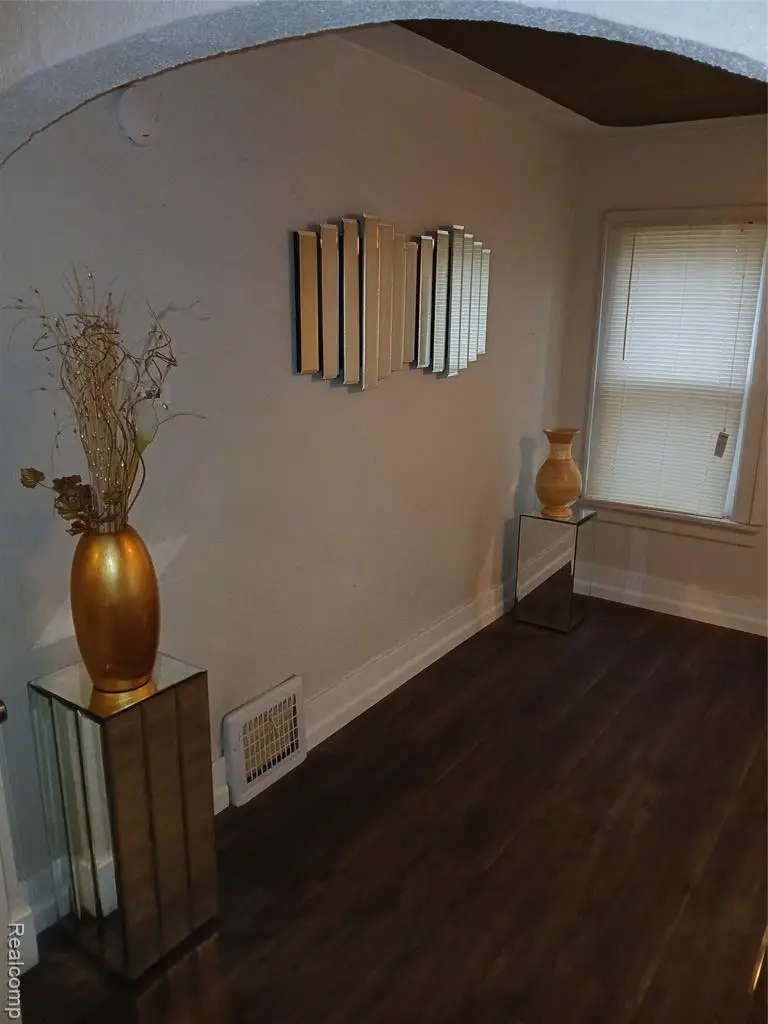 186 Mason, Norton Shores, MI  - Image #3