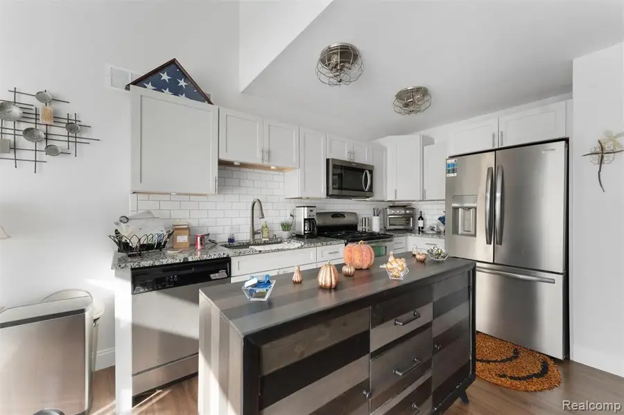 35074 Windsor, New Baltimore, MI  - Image #3