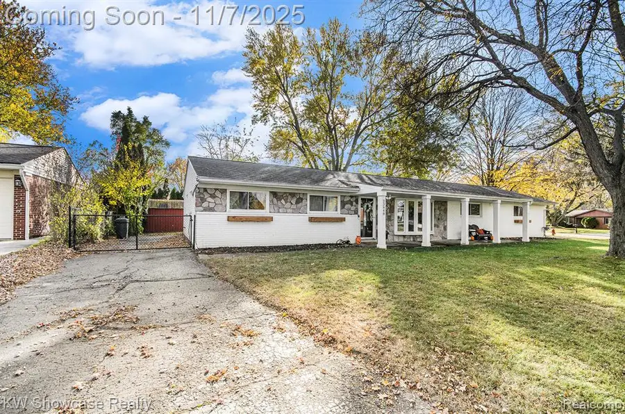 23948 Glen Ridge, Novi, MI  - Image #3