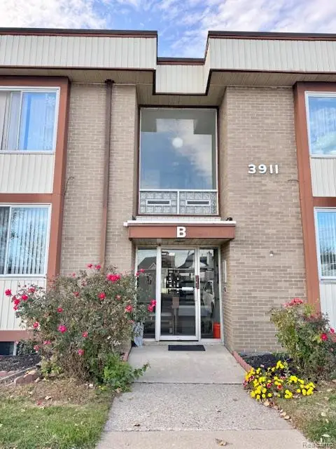 3911 Fort #115, Trenton, MI  - Image #2