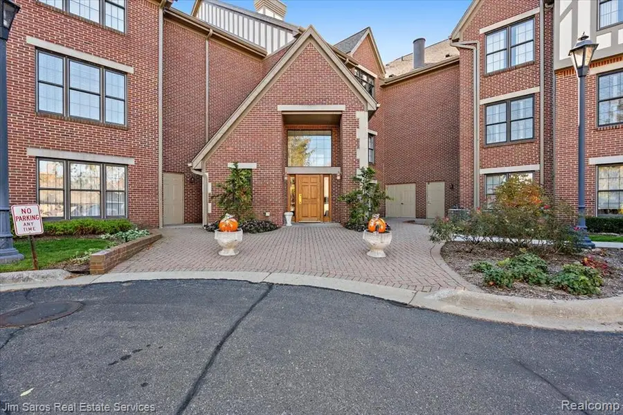 74 Pointe Park, Grosse Pointe Park, MI  - Image #3
