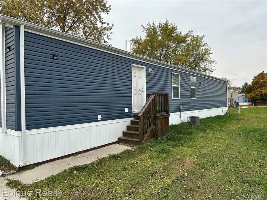 273 Holly Glen, Monroe, MI 48161 - Image #2