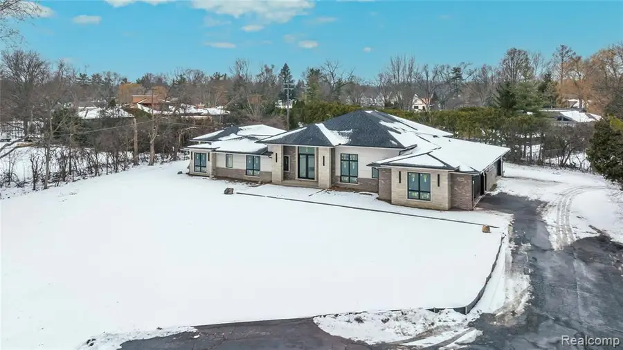 7400 Melody, Bloomfield Hills, MI  - Image #2