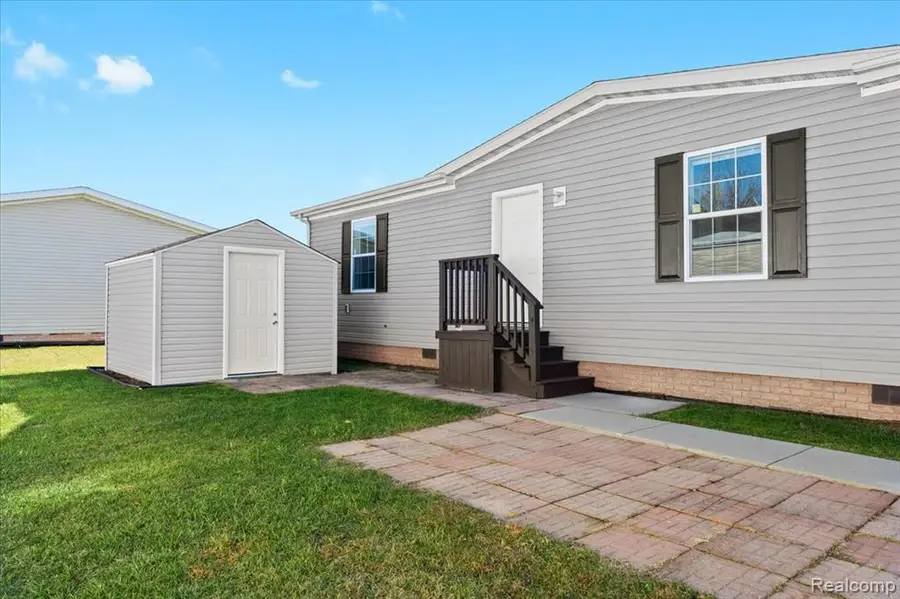 11033 Quail Run, South Lyon, MI  - Image #2