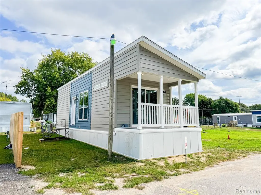 24 Sunset Lane, Fenton, MI 48430 - #1