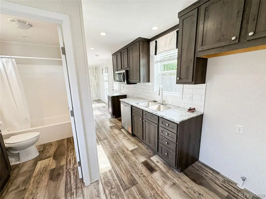 44 Retreat Way, Fenton, MI 48430 - Image #2