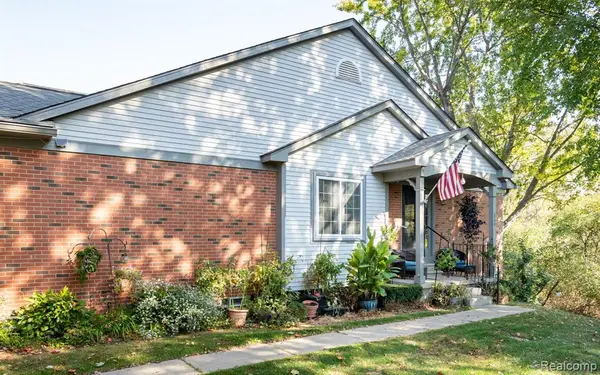 585 Winwood, Walled Lake, MI 