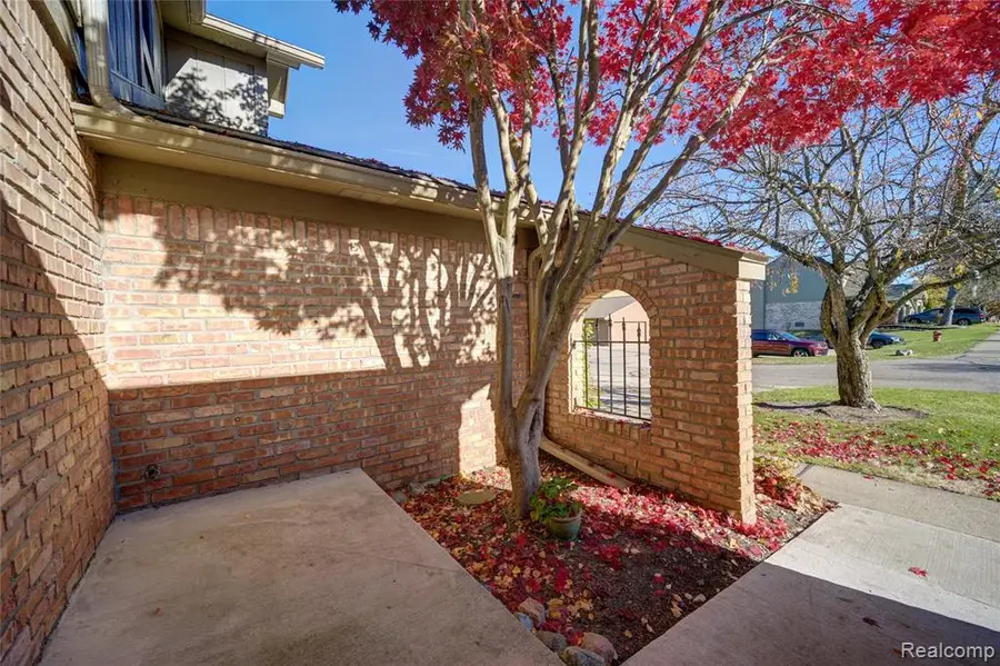 1946 White Birch, Rochester Hills, MI  - Image #3