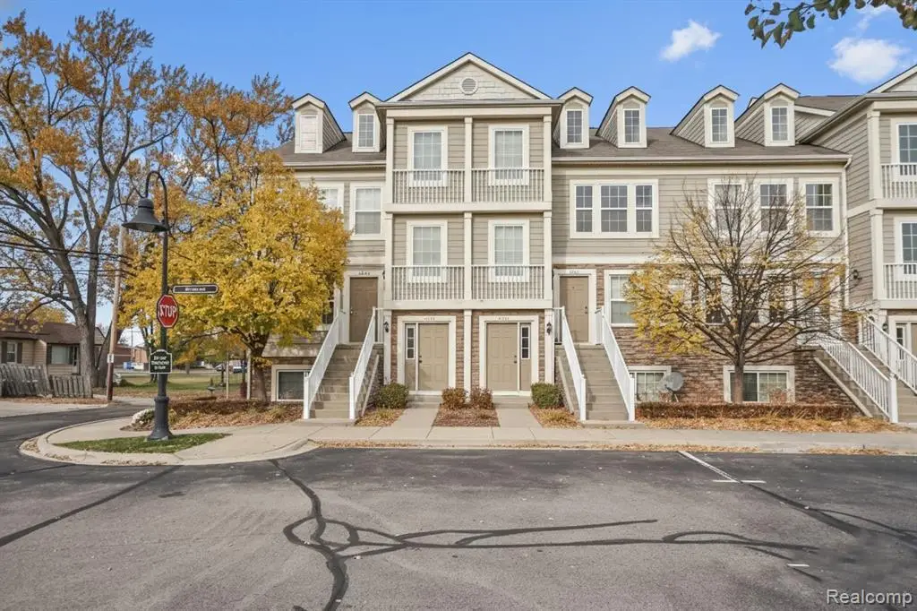 1081 Foxboro #27, Troy, MI  - Image #1