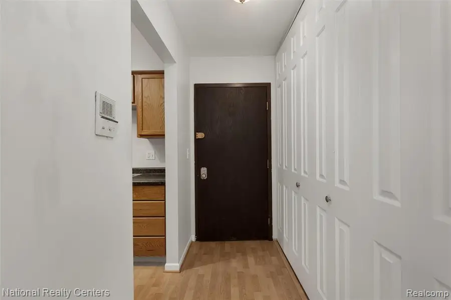 30022 W 12 Mile #9, Farmington Hills, MI 48334 - Image #2