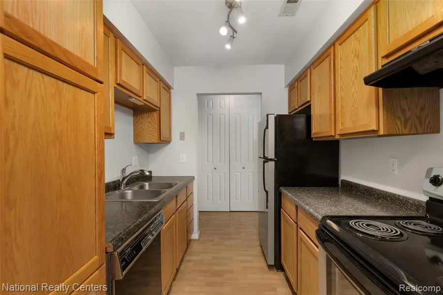 30022 W 12 Mile #9, Farmington Hills, MI 48334 - Image #3