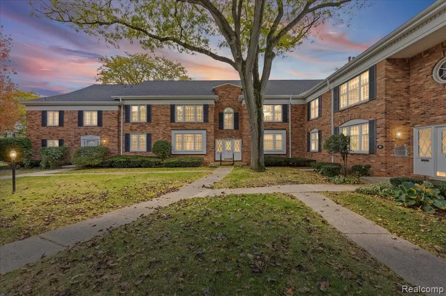 750 Trailwood #B, Bloomfield Hills, MI  - Image #2