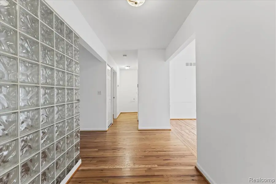 750 Trailwood #B, Bloomfield Hills, MI  - Image #3