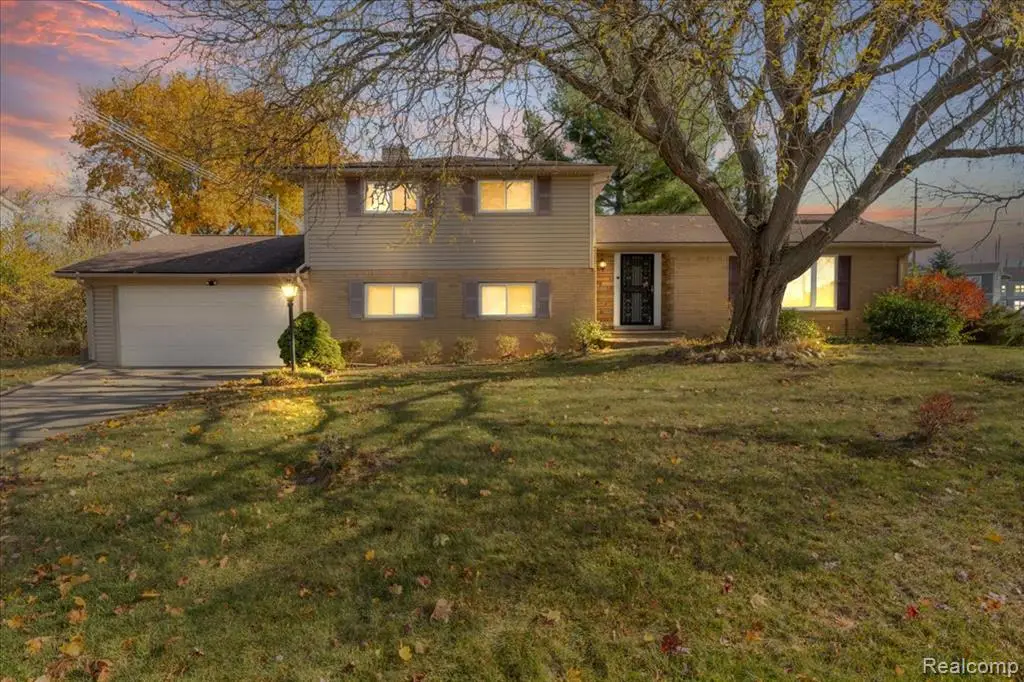7477 Heather Heath, West Bloomfield, MI  - Image #1