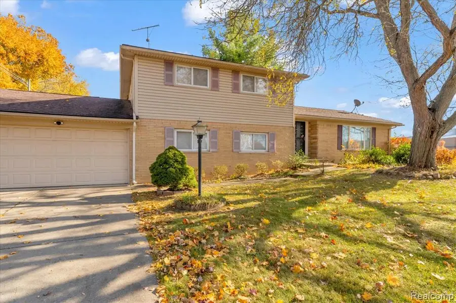 7477 Heather Heath, West Bloomfield, MI  - Image #3