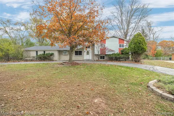 23518 Creekdale, Farmington Hills, MI 