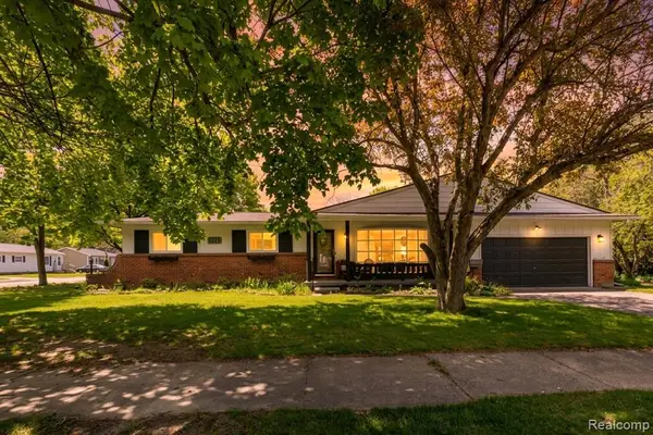 1227 N Jackson, Lapeer, MI 48446