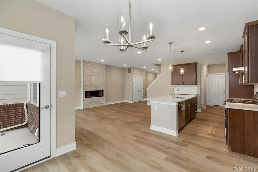 807 Balmoral Ln, Troy, MI 48085 - Image #2