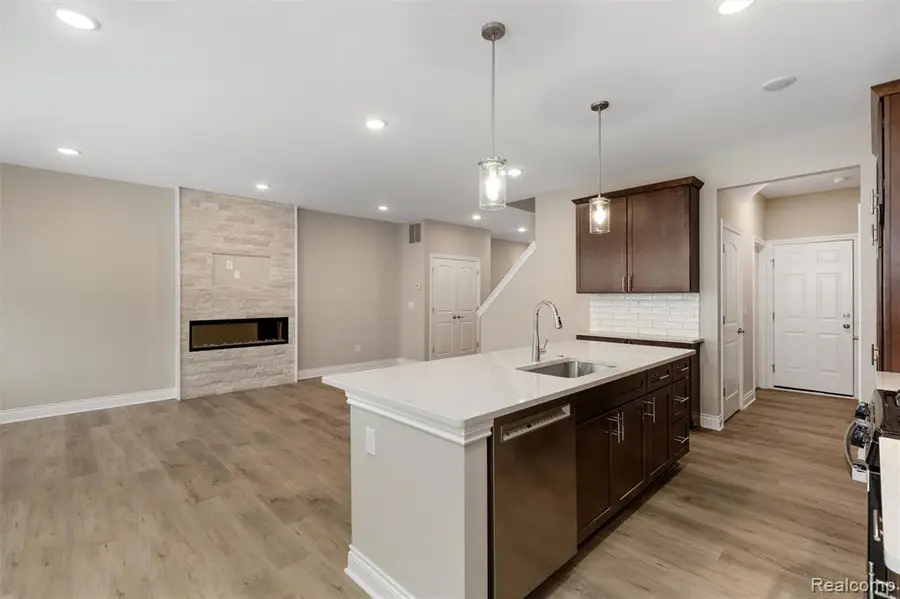 807 Balmoral Ln, Troy, MI 48085 - Image #3