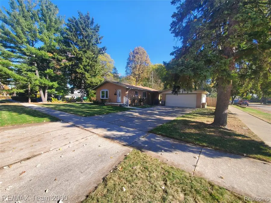 4565 Universal, Dearborn Heights, MI 48125 - #3