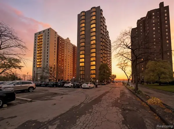 8200 E Jefferson #1703, Detroit, MI 48214