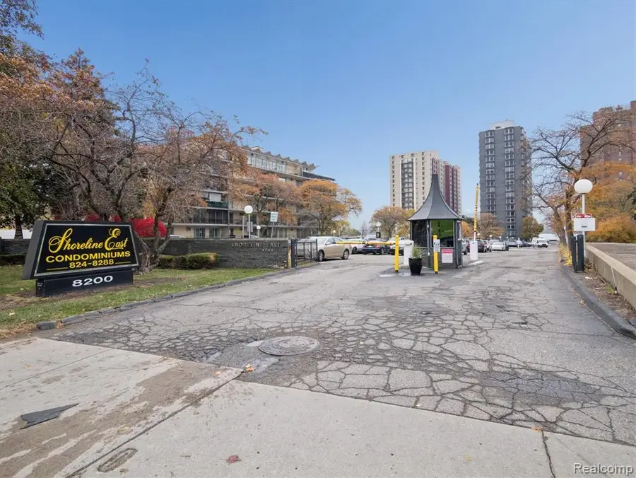 8200 E Jefferson #1703, Detroit, MI 48214 - Image #2
