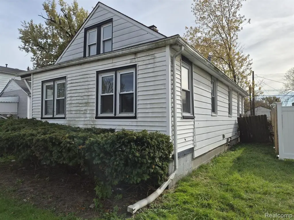 7092 Meadow, Warren, MI  - #1