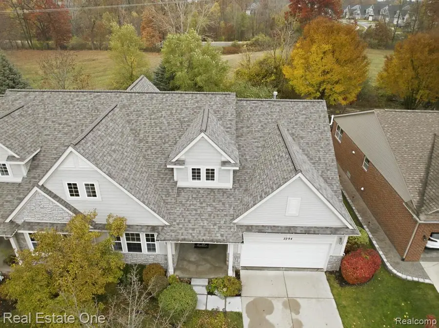 2294 Calibouge #31, Commerce Township, MI 48382 - Image #3