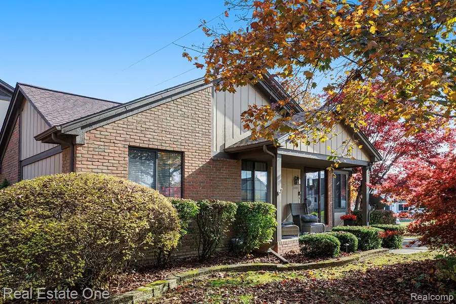 240 Meadow Lane Circle #54, Rochester Hills, MI 48307 - Image #2