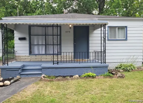 606 E Milton, Hazel Park, MI 