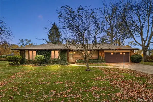 17455 Kinross, Beverly Hills, MI 