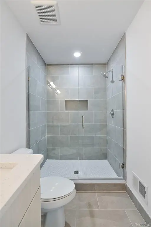 2853 Summers, Troy, MI 