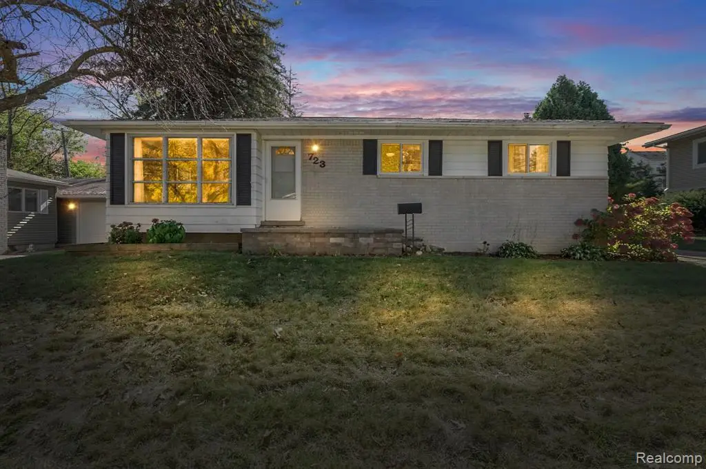 723 Sweetbriar, Milford, MI  - Image #1