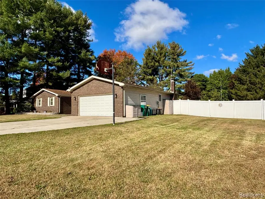 4608 Huntington, Port Huron Charter Township, MI  - Image #3