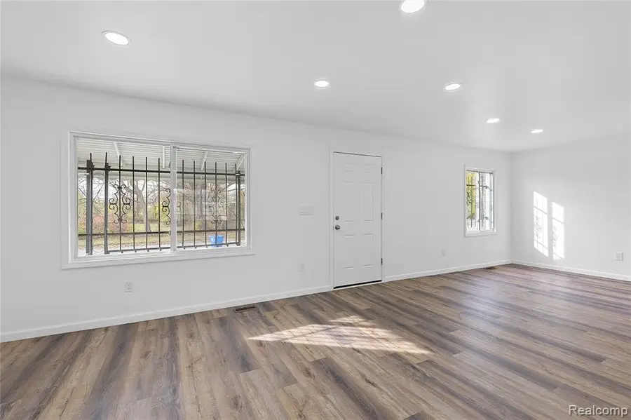 3829 Walnut, Inkster, MI  - #3