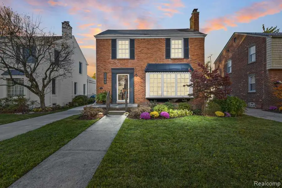 2049 Norwood, Grosse Pointe Woods, MI  - Image #2