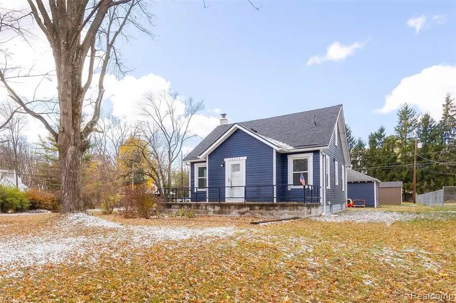 20203 Hubbard, Livonia, MI  - Image #2