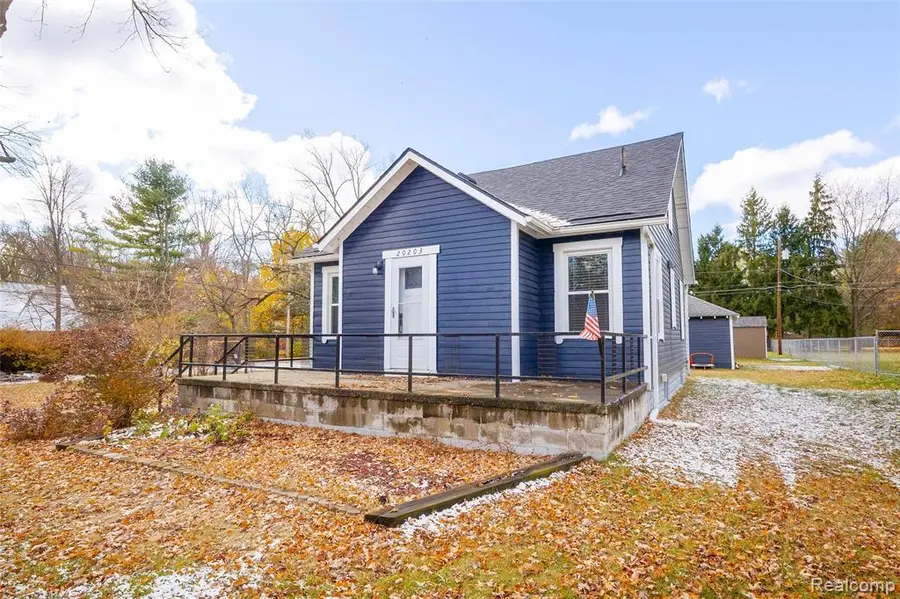 20203 Hubbard, Livonia, MI  - Image #3