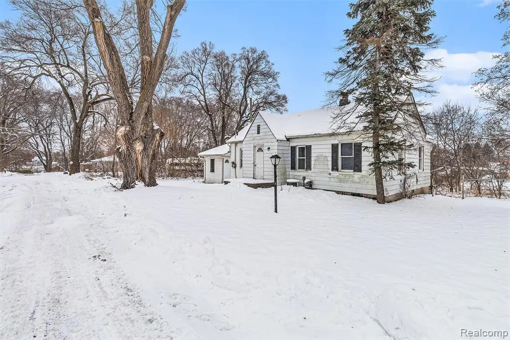 8050 Ortonville, Clarkston, MI 48348 - #1