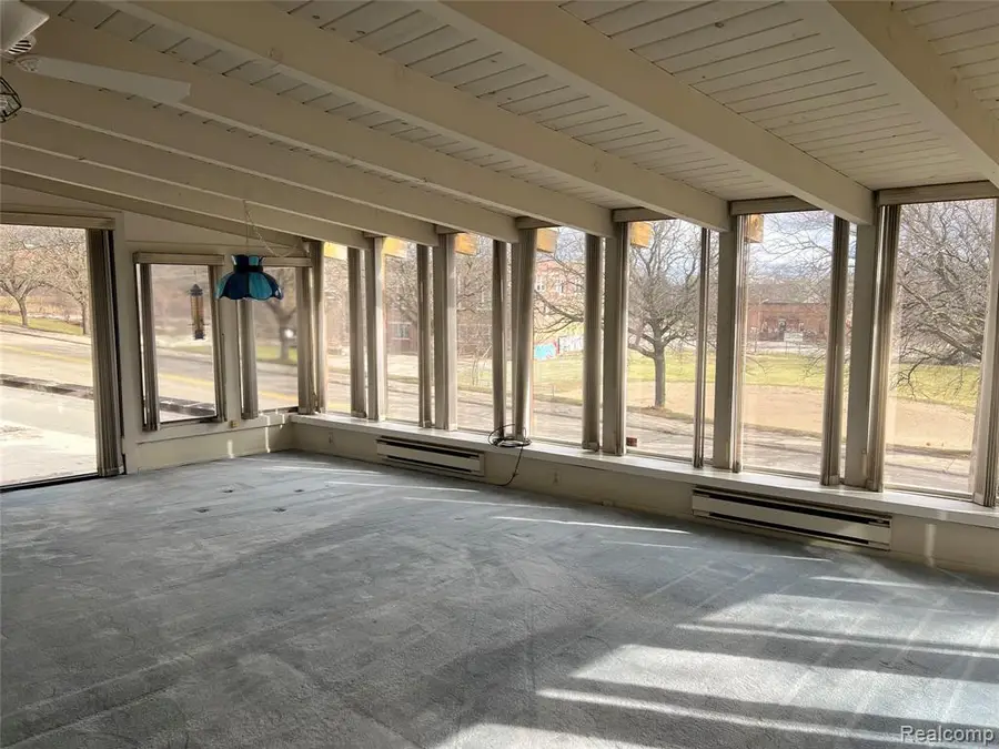 915 E Court #104, Flint, MI 48503 - #2