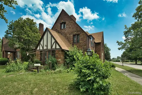 13145 Mackenzie, Detroit, MI 48228