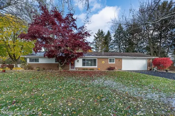 61 Nesbit, Rochester Hills, MI 